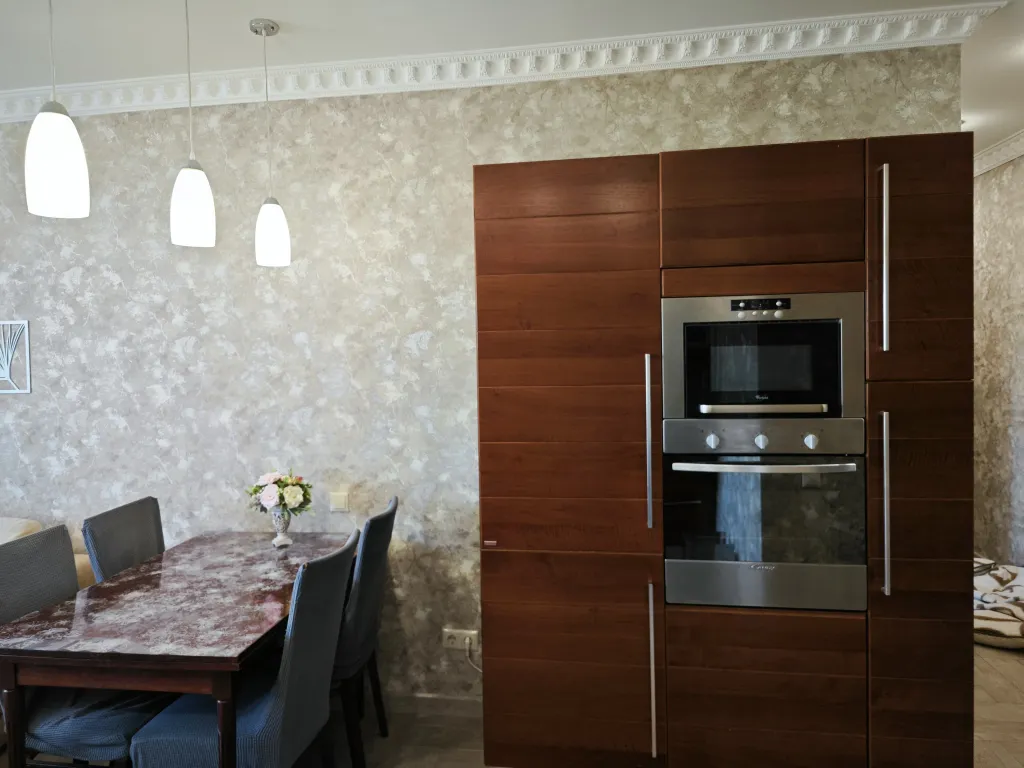 Евротрешка Луна, ЖК Белый Аист