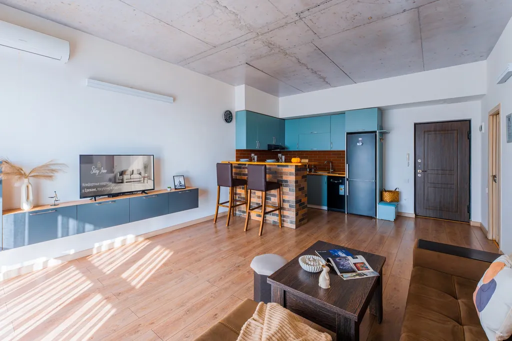 Стильная квартира с балконом у Площади Республики — аренда посуточно в Ереван