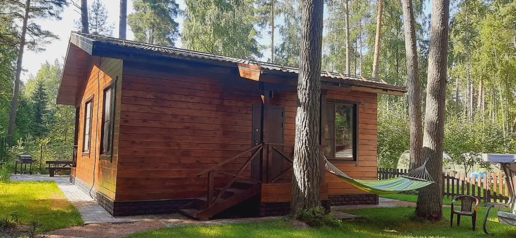 Комфортабельный коттедж с сауной на берегу водоема