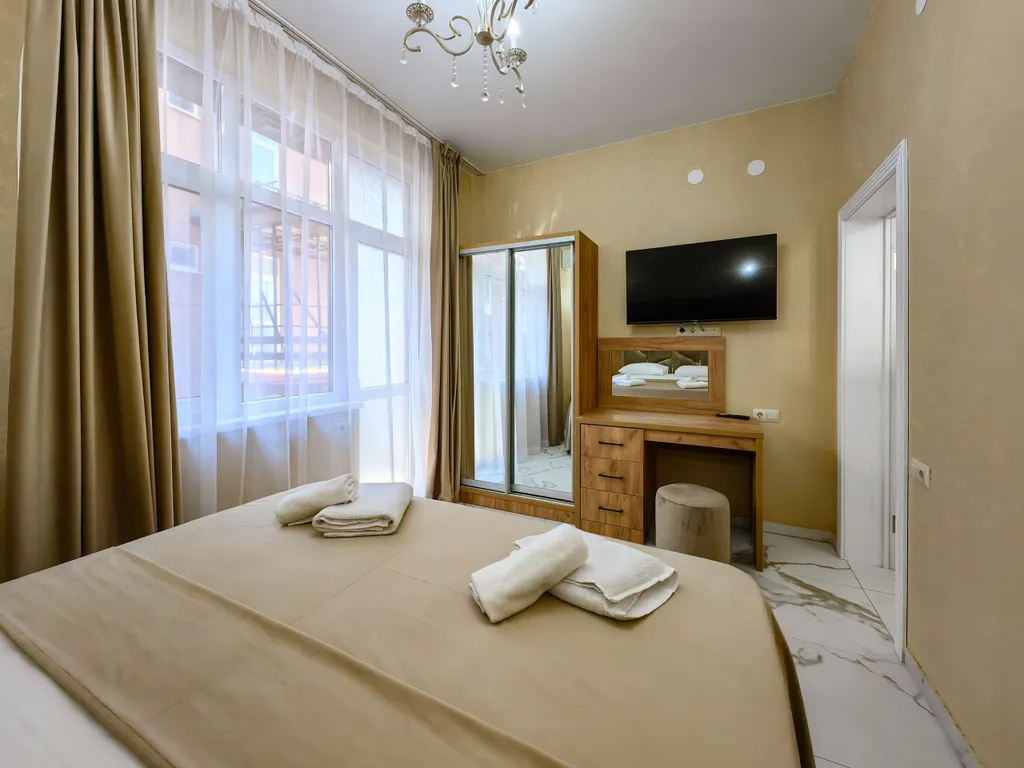 Апартаменты с отдельной спальней и кухней - гостиной