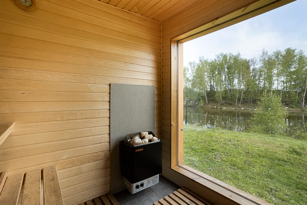 Домик с сауной и видом на реку на первой линии