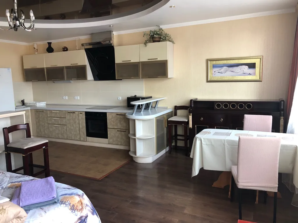 Солнечная, уютная квартира-студия в центре города