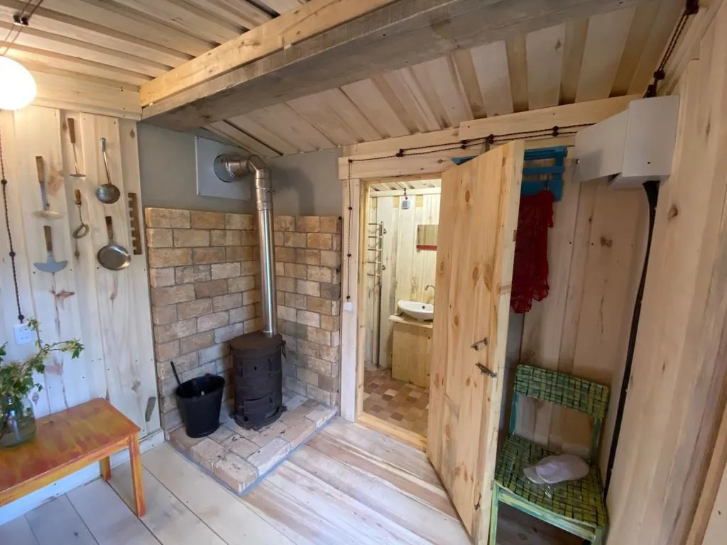 Глэмпинг с печкой-буржуйкой