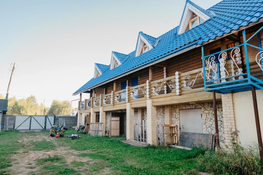 Семейный номер гостевого центра на берегу пруда (прокат снегохода)