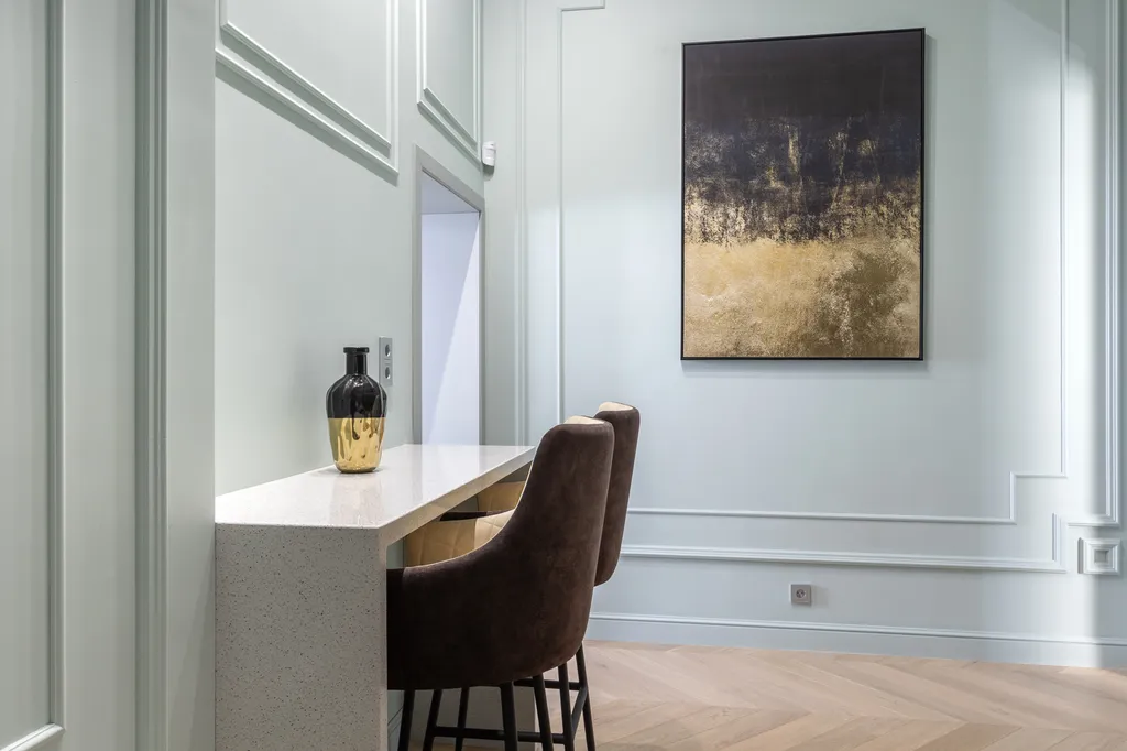 Проcтоpныe 4-к апартaменты c прекpaсным видом нa Hевcкий пpocпект