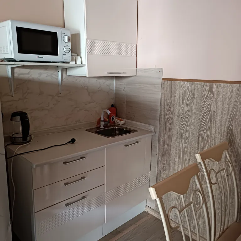 Дом у бассейна