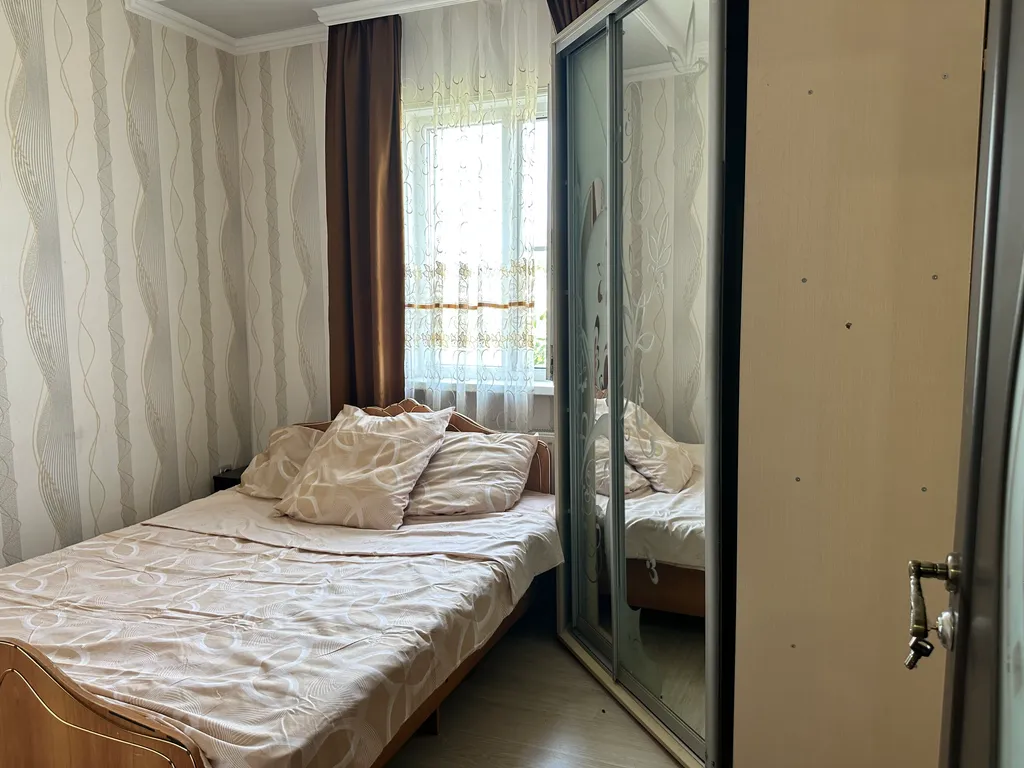 Дом под ключ с бассейном и стоянкой во дворе для 3 автомобилей у гипермаркета