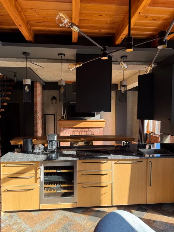 Квартира с 2 каминами в центре