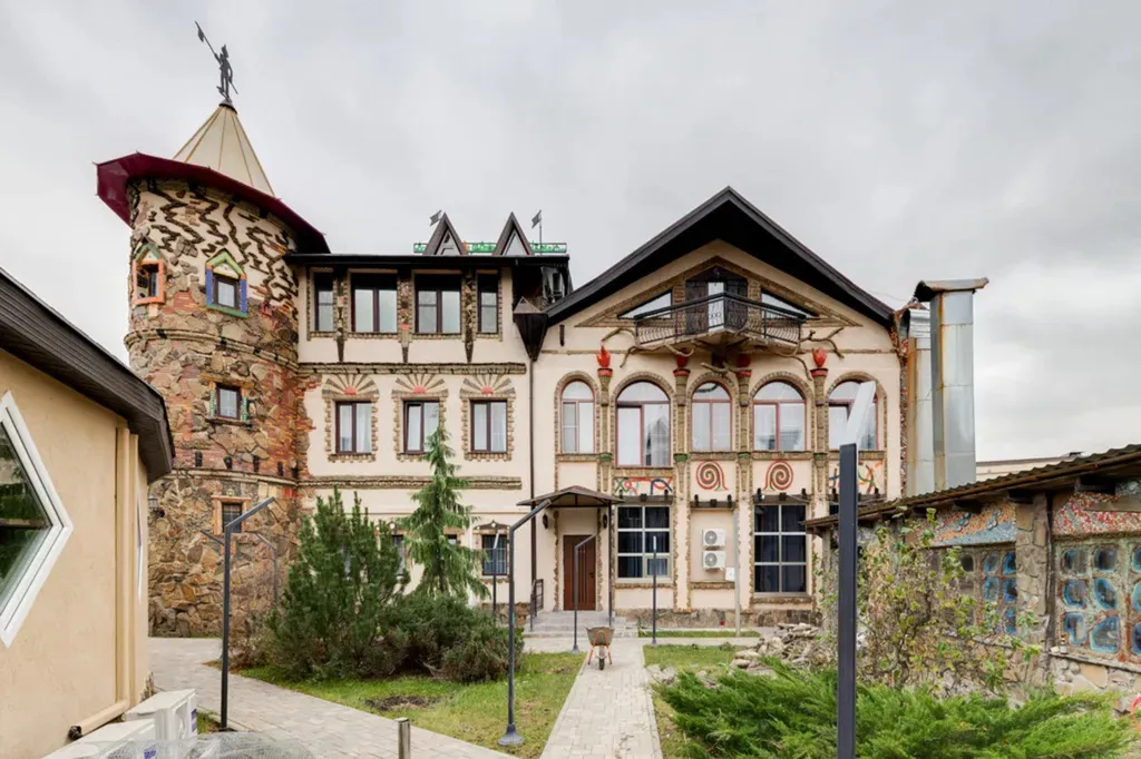 Полулюкс трехместный с балконом