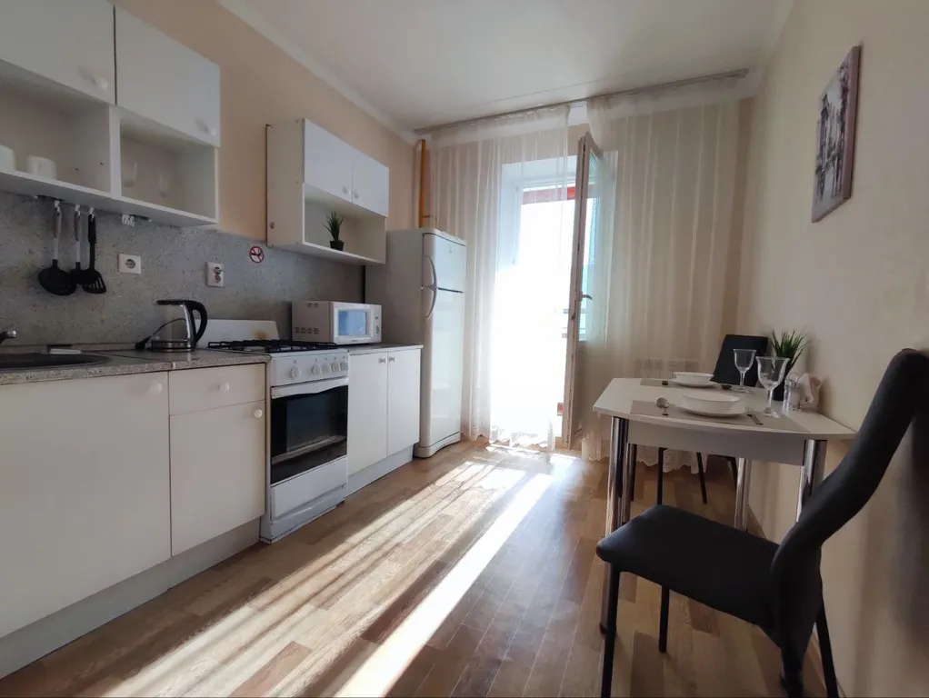 Уютнaя cветлaя квартира в центре рядом с парком Победы