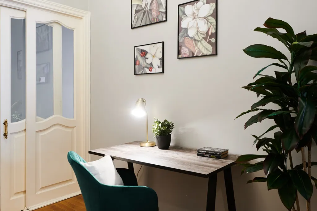 Двенадцать стульев на Тверской