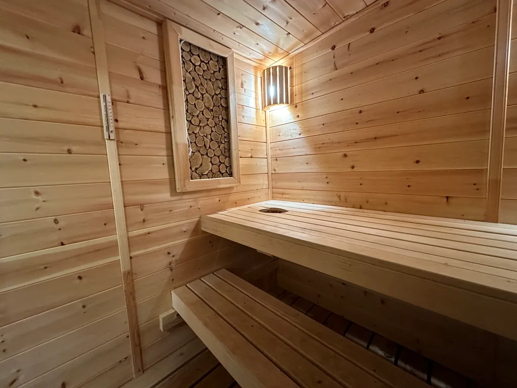 Домик у озера с баней и чаном