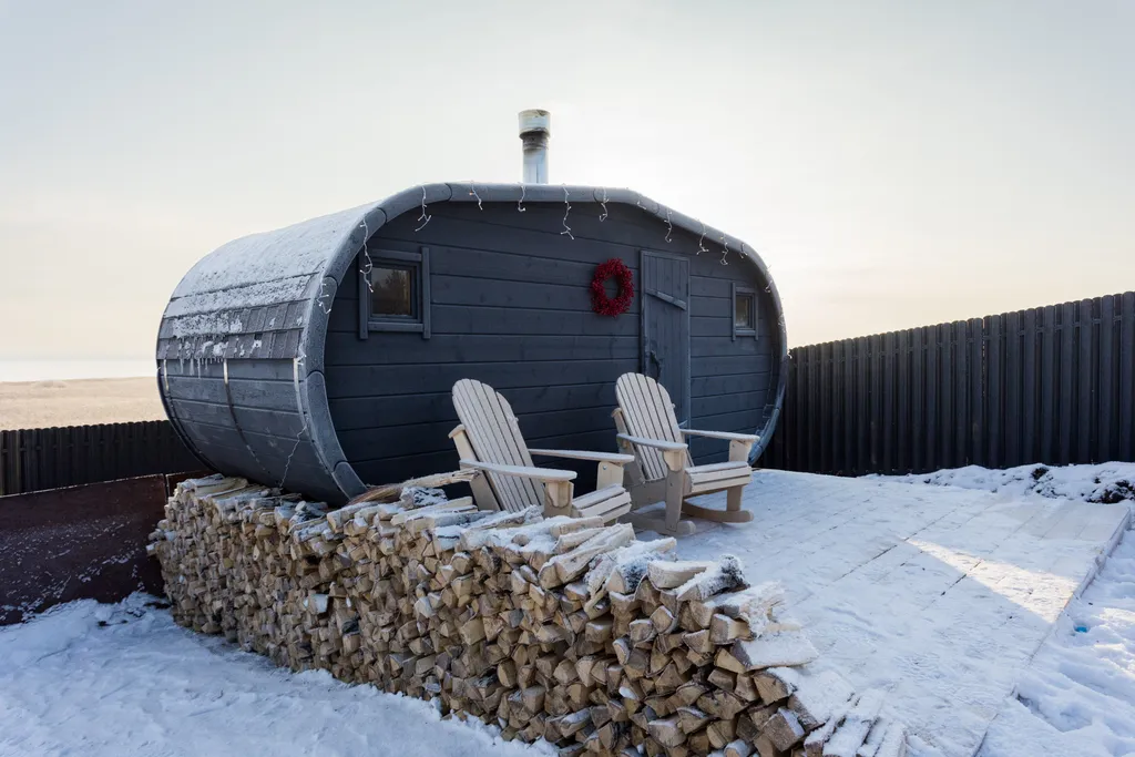 Скандинавский дом с террасой и панорамным видом на водохранилище
