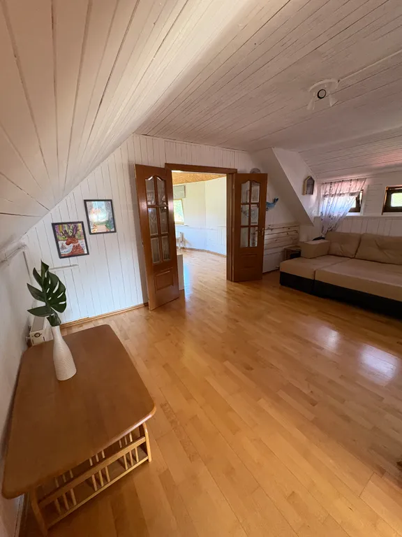 Уютный жилой зимний дом в сказочно живописном месте