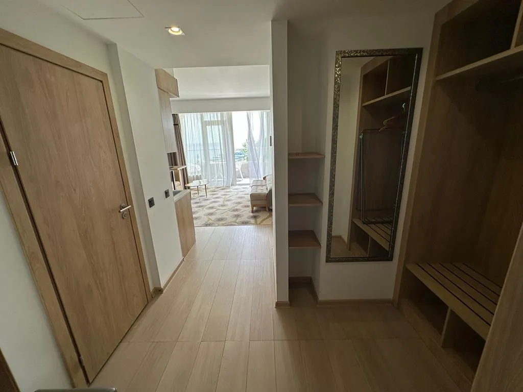 Просторная студия на берегу моря