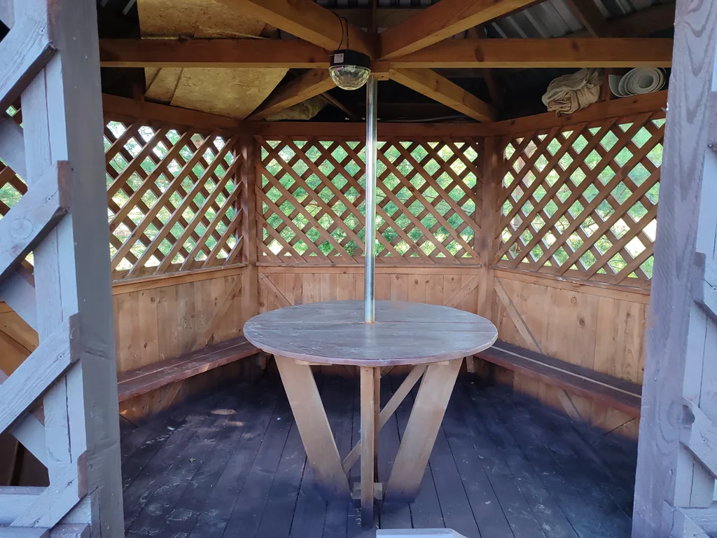 Уютный дом на горе