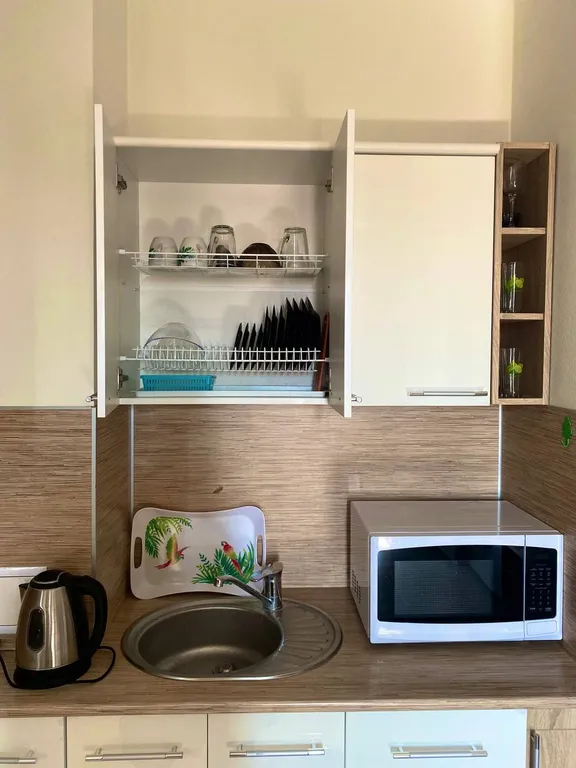 Студия с бассейном у моря