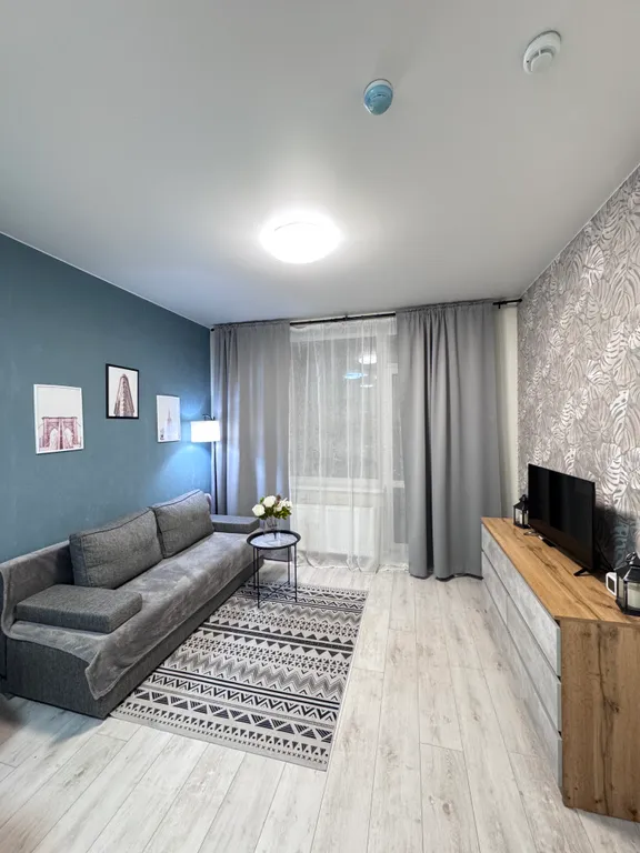 Уютная евродвухкомнатная квартира у Планеты