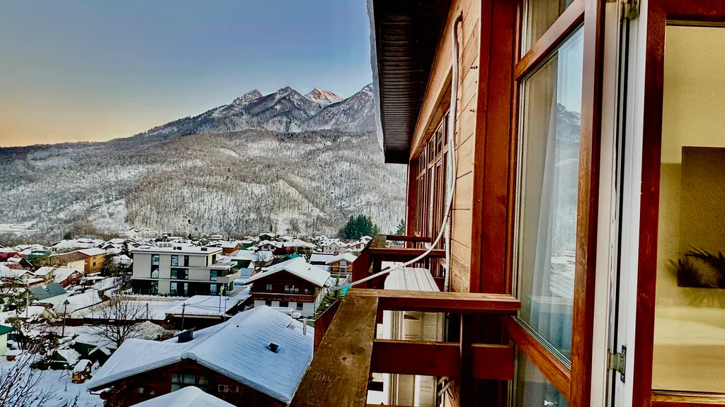 #58 Стильные апартаменты с видом на горы