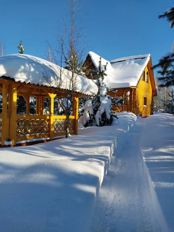 Комфортабельный 2-х этажный коттедж на 1 линии о. Селигер