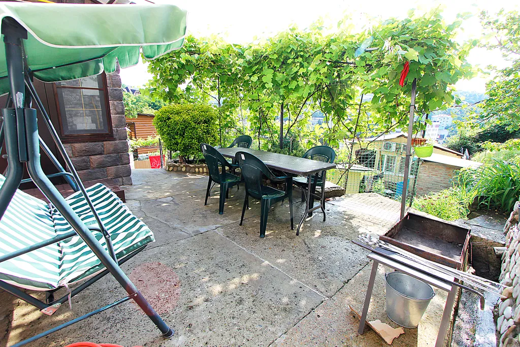 Двухкомнатный дом с уютным двориком