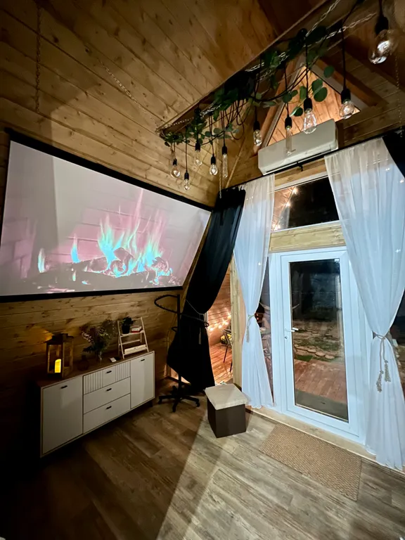 Уютный домик у леса