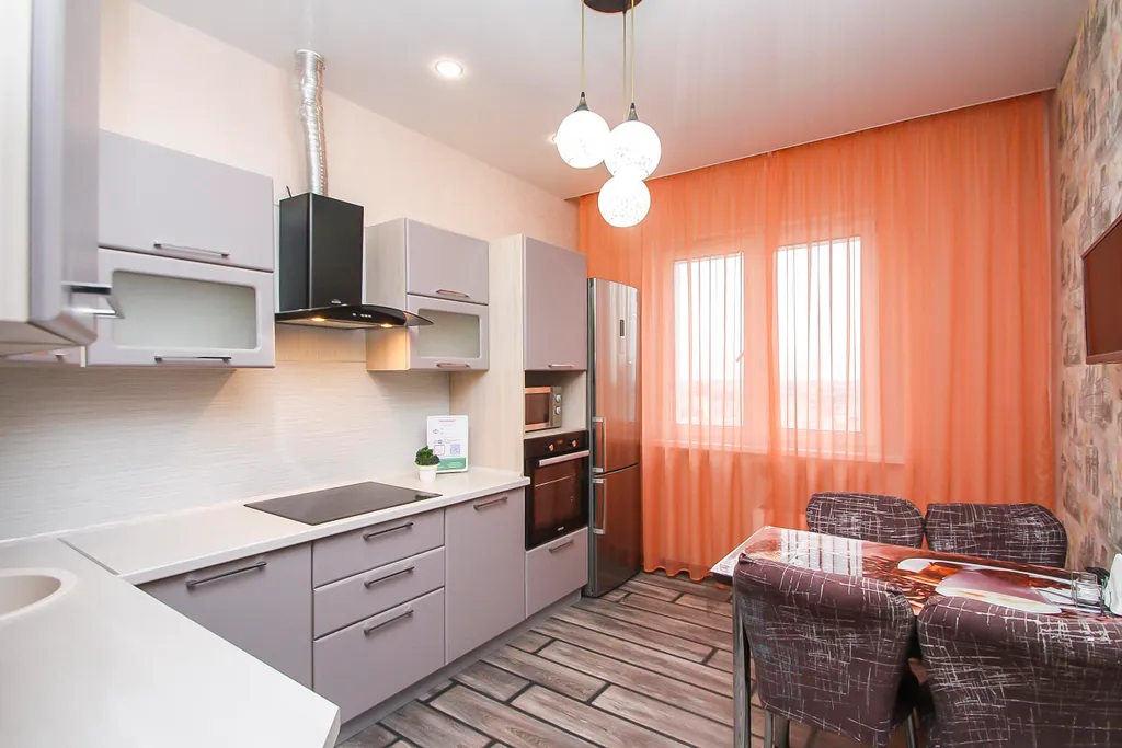 1-комнатная квартира рядом с ТРЦ Аура — аренда посуточно в Сургут