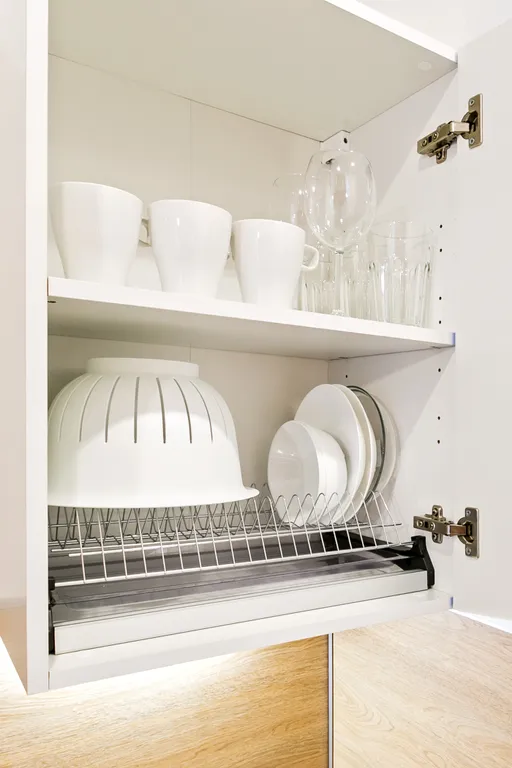 Современная студия с видом на городские огни