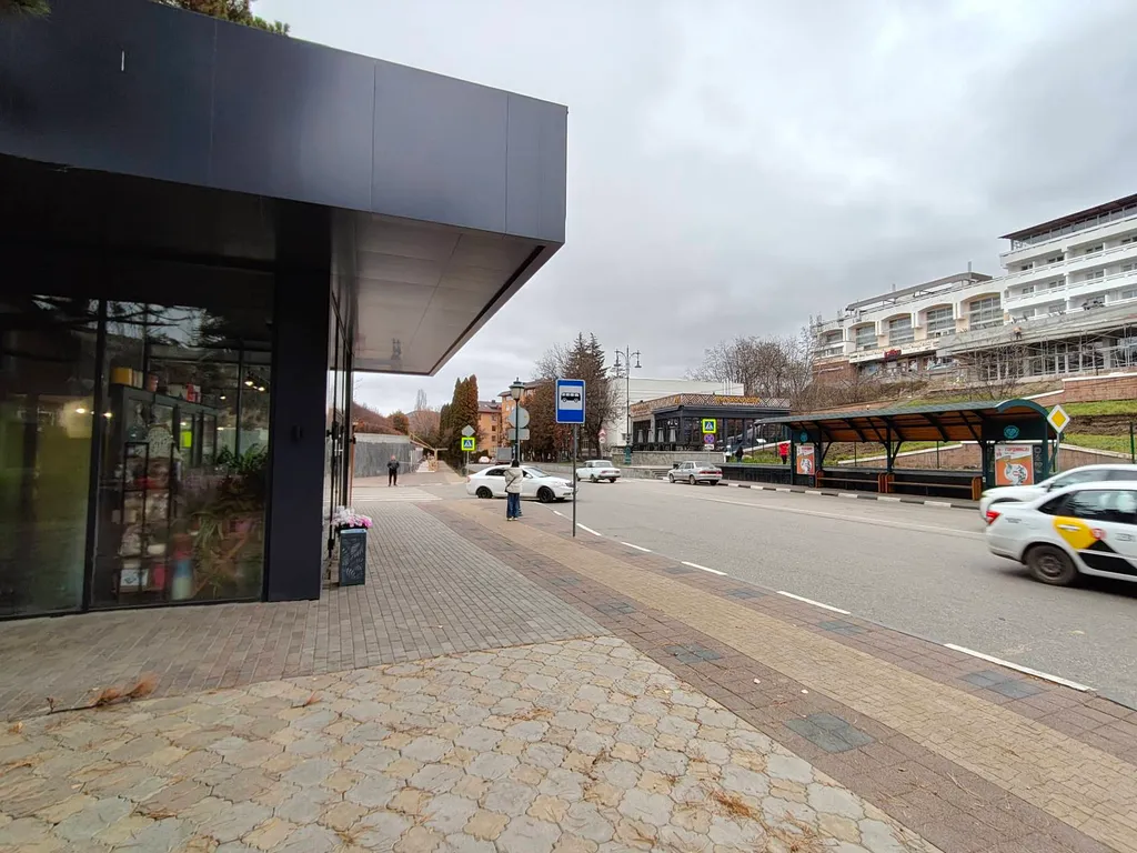 Частный дом с беседкой