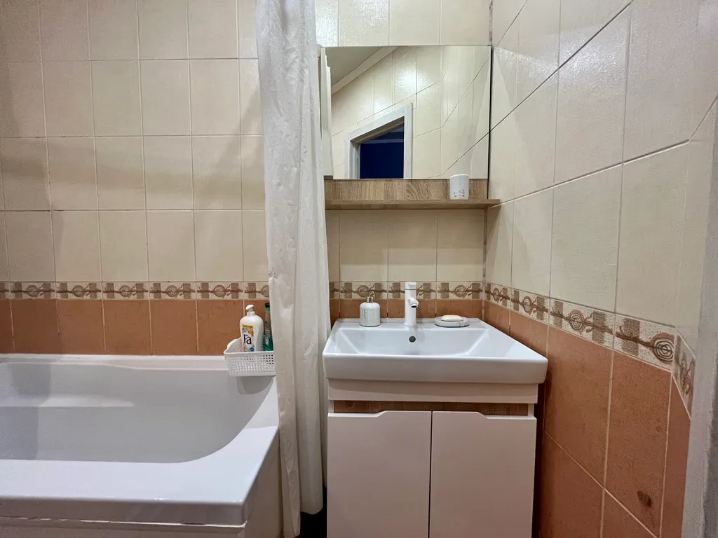 Трешка в центре рядом с ТЦ Галерея