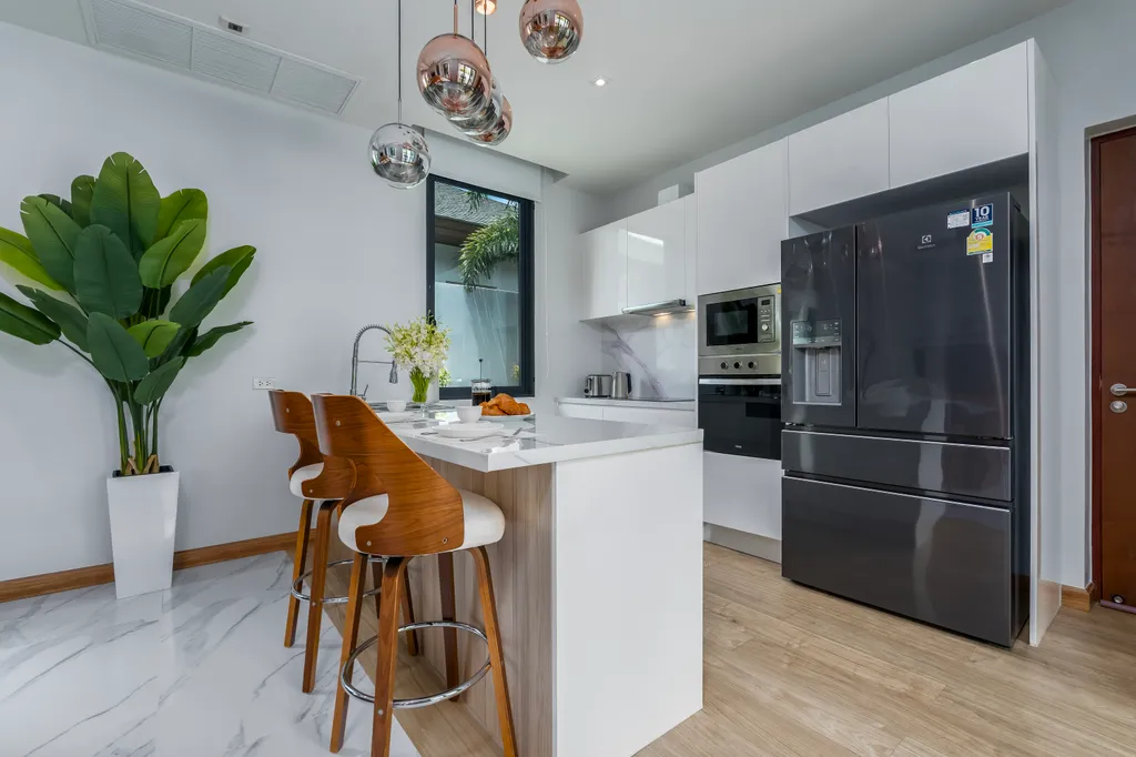 Новая вилла с бассейном, террасой и барбекю зоной, рядом с Боат авеню