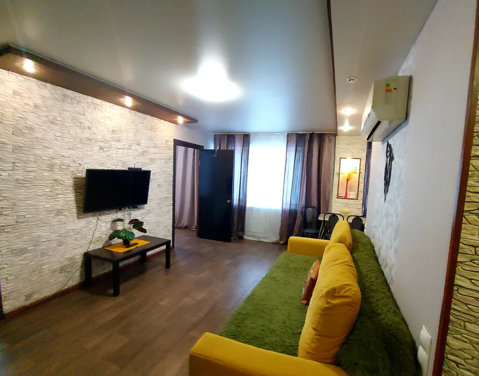 Уютная двухкомнатная недалеко от центра