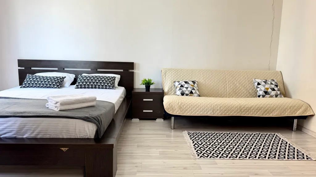 Квартира Квартира возле метро — Екатеринбург