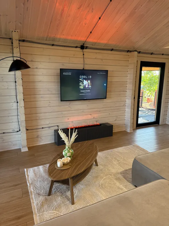 Коттедж Двухкомнатный дом-шале с теплым бассейном и террасой — Динская