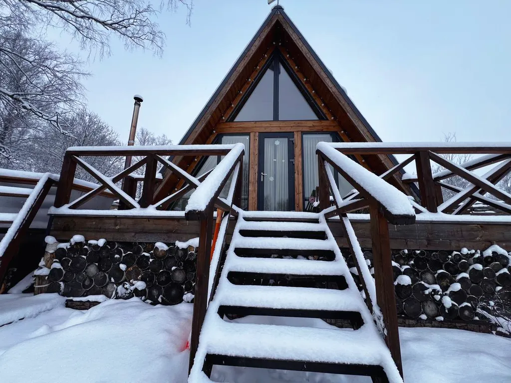 А-фрейм уютный домик у леса  с чаном