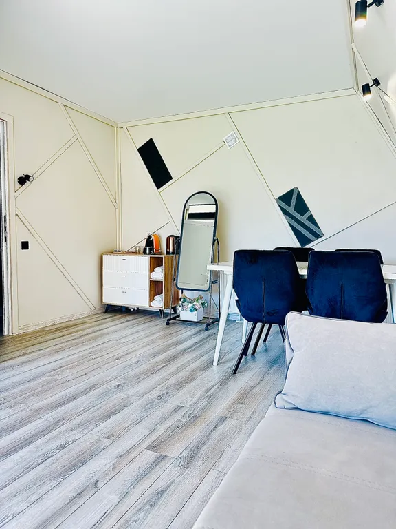 Домик по дороге в горы