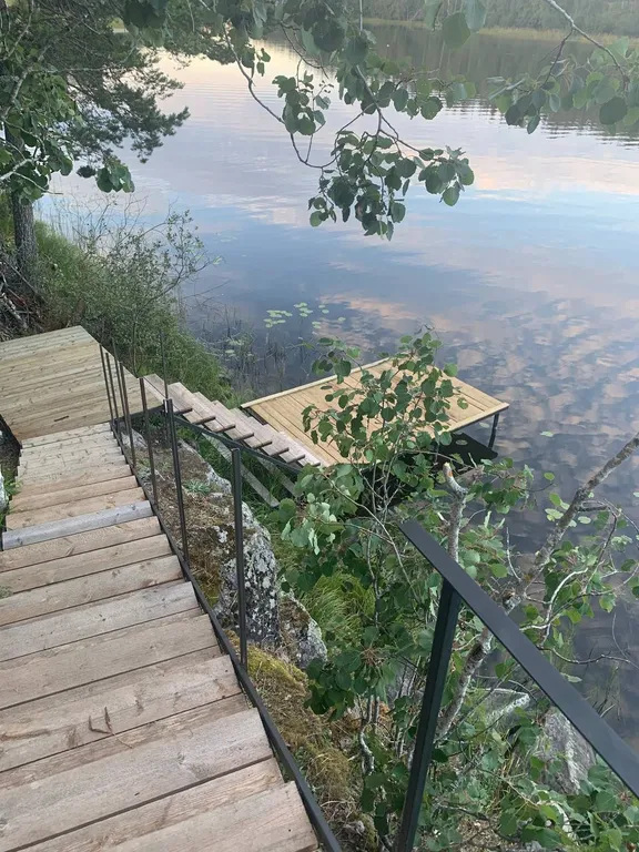 Коттедж с собственным пирсом и террасой на берегу Ладоги