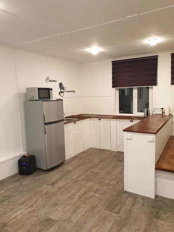 Уютный дом с сауной на первом этаже, в черте города у ручья