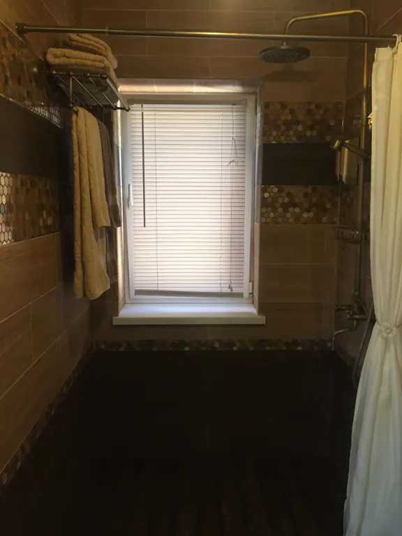 Вилла с бассейном и видом на озеро