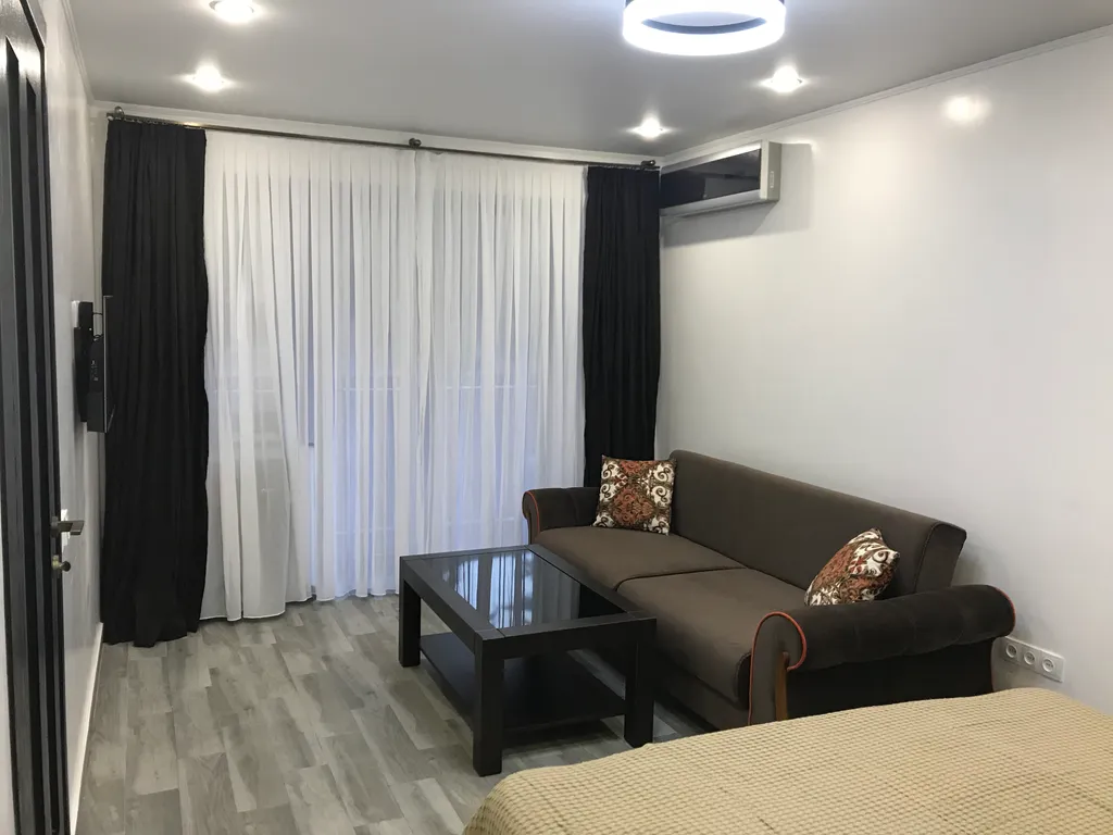 Квартир в старом Батуми, в районе Драматического театра, с большим балконом