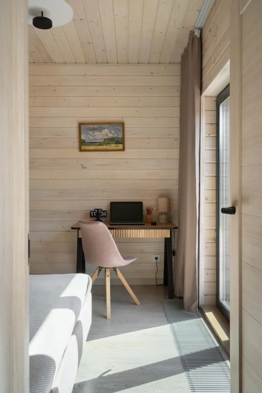 Загородный дом на берегу реки со своим пляжем