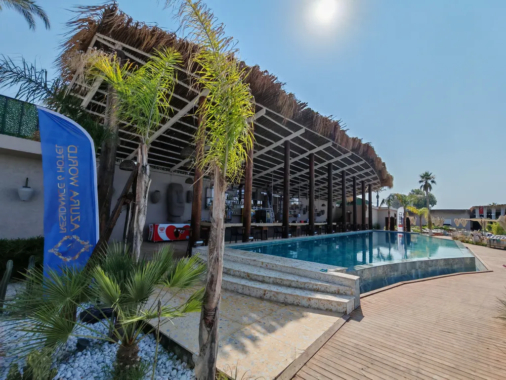 Квартира в Azura World c видом на бассейн и аквапарком