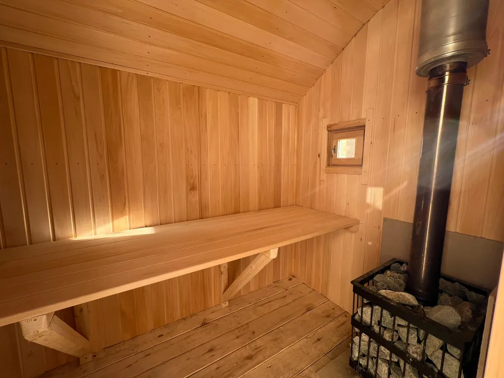 Двухэтажный дом с чаном и баней