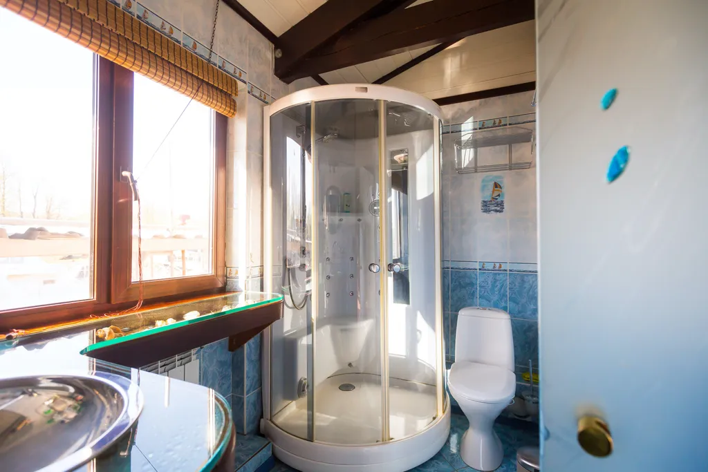 Дом на воде Nevo у берега Крестовского острова