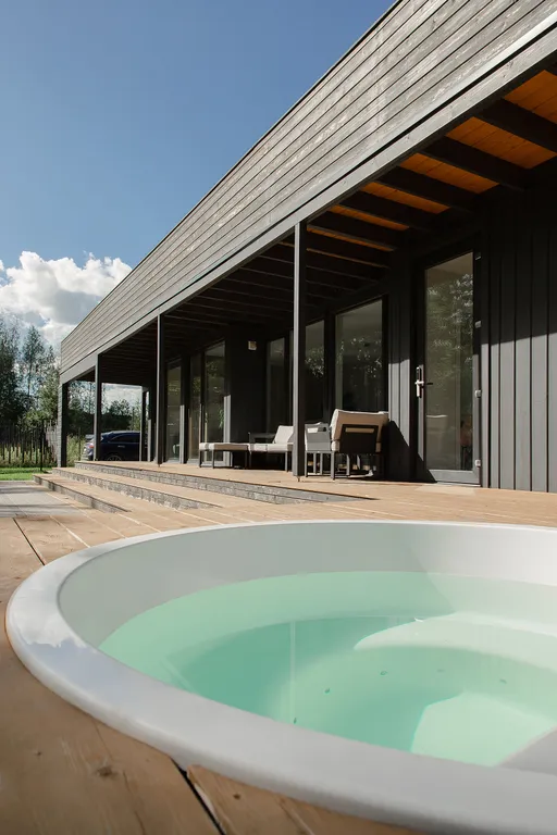 Коттедж Коттедж с панорамными окнами и террасой на крыше — Разметелево