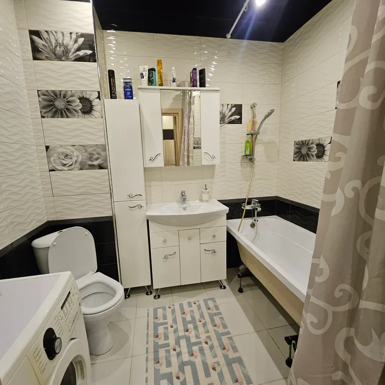 Большая квартира с лоджией в центре города