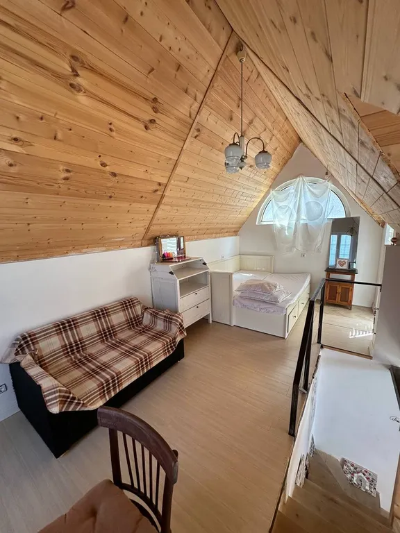 Коттедж Отдельно стоящий домик с балконом и выходом во дворик — Геленджик