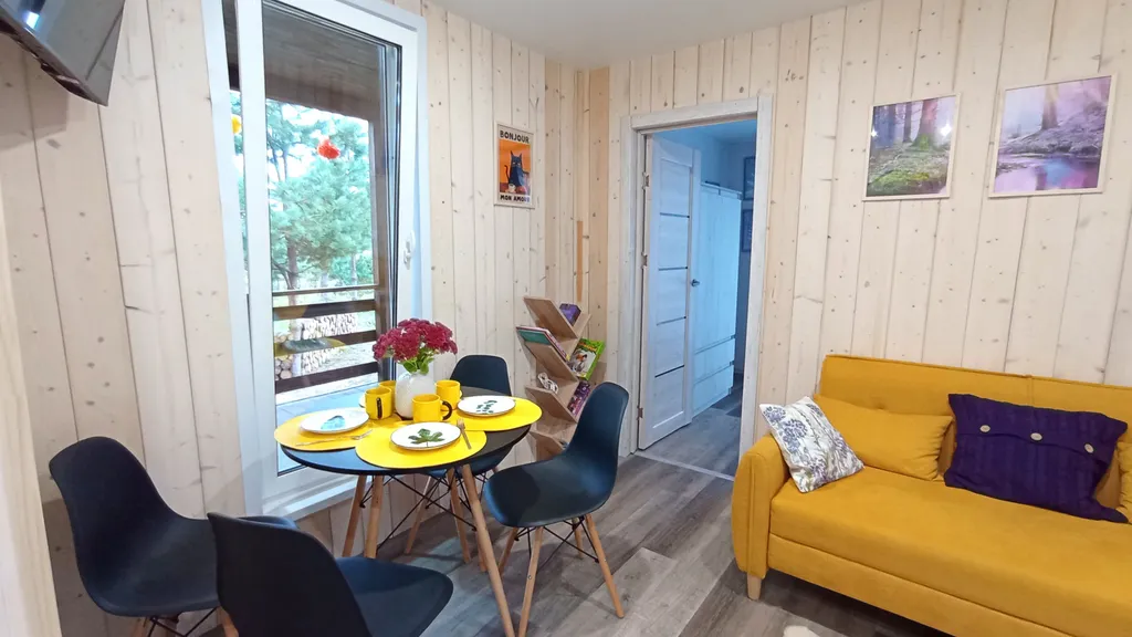 Уютный домик в сосновом лесу