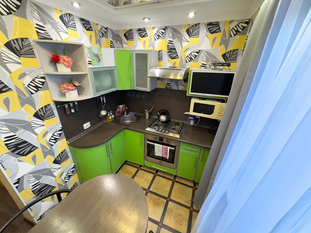 Люксовая двухкомнатная с авторским освещением