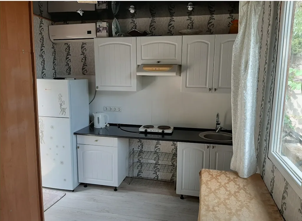 Коттедж Небольшой гостевой дом с двориком — Ялта